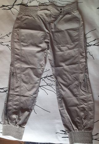 3 Pantalones, 2 cuero Mango.