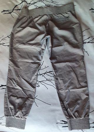3 Pantalones, 2 cuero Mango.