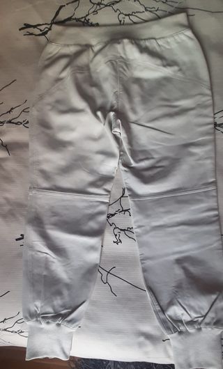 3 Pantalones, 2 cuero Mango.