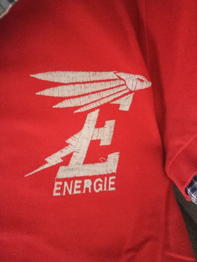 Polo ENERGiE en rojo