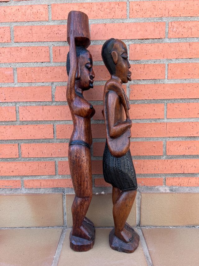 PAREJA DE AFRICANOS EN MADERA. ARTE ETNICO