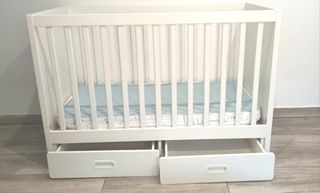 Cuna blanca de madera