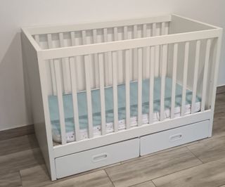 Cuna blanca de madera