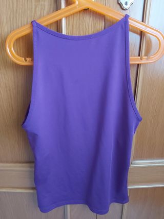 Top morado de Zara.