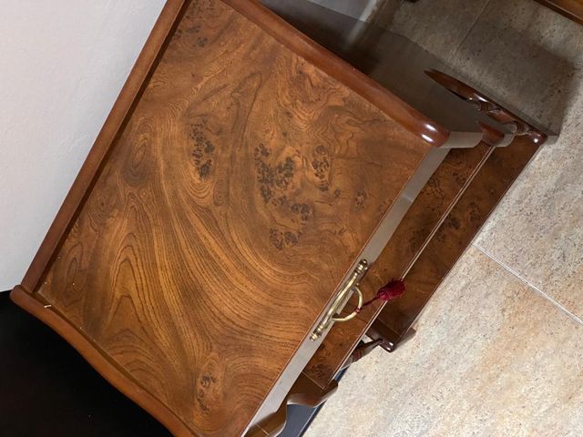 Juego de dos mesitas de noche de madera marrón