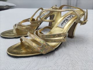 Sandalias doradas tacón