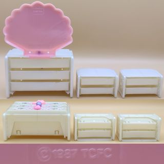 Muebles habitación Lady LovelyLocks © 1987 TCFC