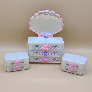 Muebles habitación Lady LovelyLocks © 1987 TCFC