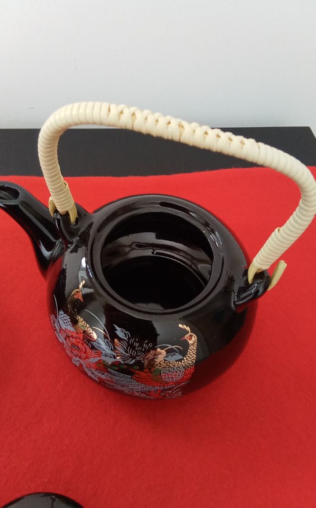 Teiera con tazzine