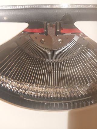 Máquina de escribir portátil OLYMPIA