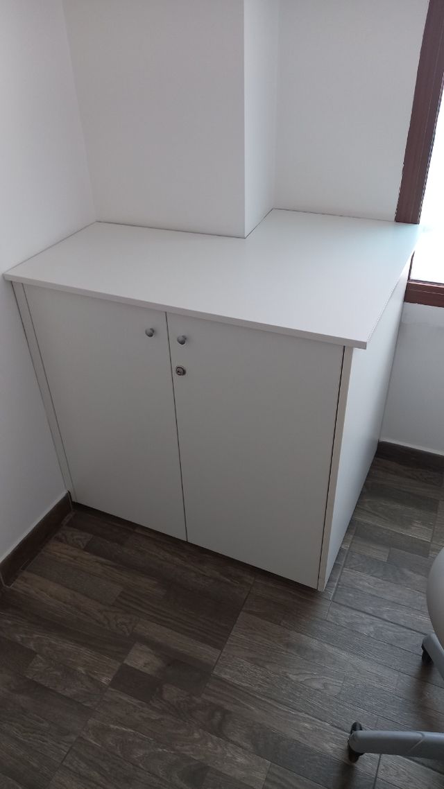 Mueble bajo rinconero con llave blanco