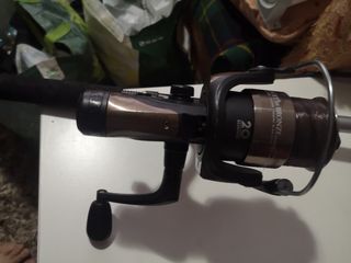 Caña de pescar con carrete