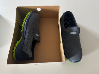 zapato de seguridad sin cordones