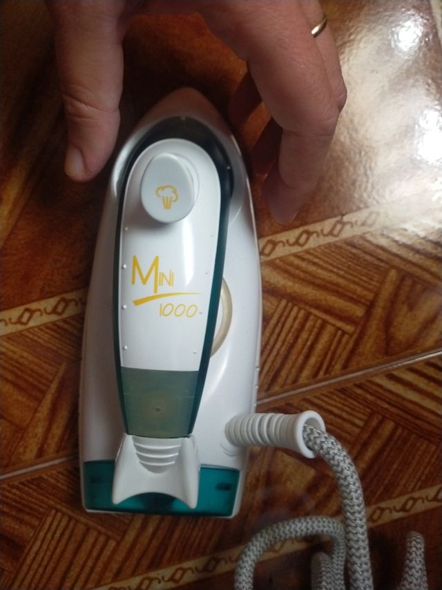 plancha de viaje. Marca Fagor.