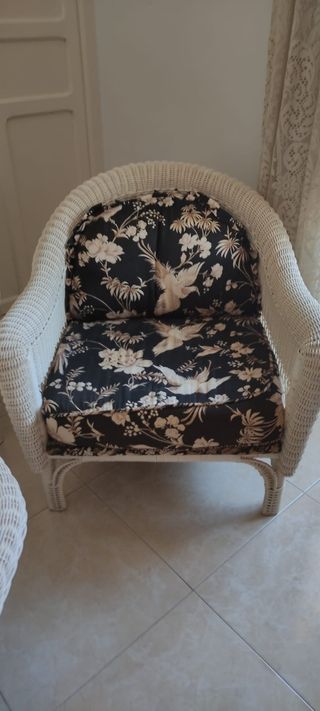 Conjunto de mimbre blanco.
Sofá,butacas,mesa,estan