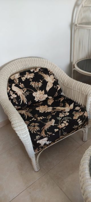 Conjunto de mimbre blanco.
Sofá,butacas,mesa,estan
