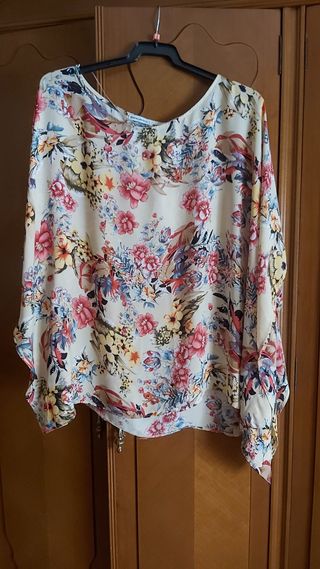 Bluson con estampado floral. 