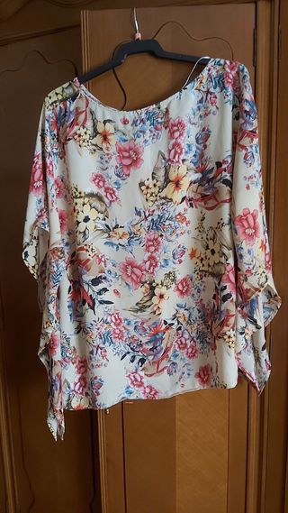 Bluson con estampado floral. 