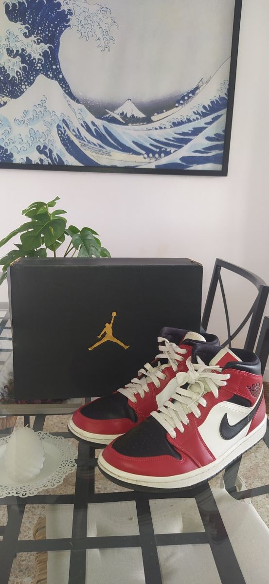 Jordan 1 mid Gym Red