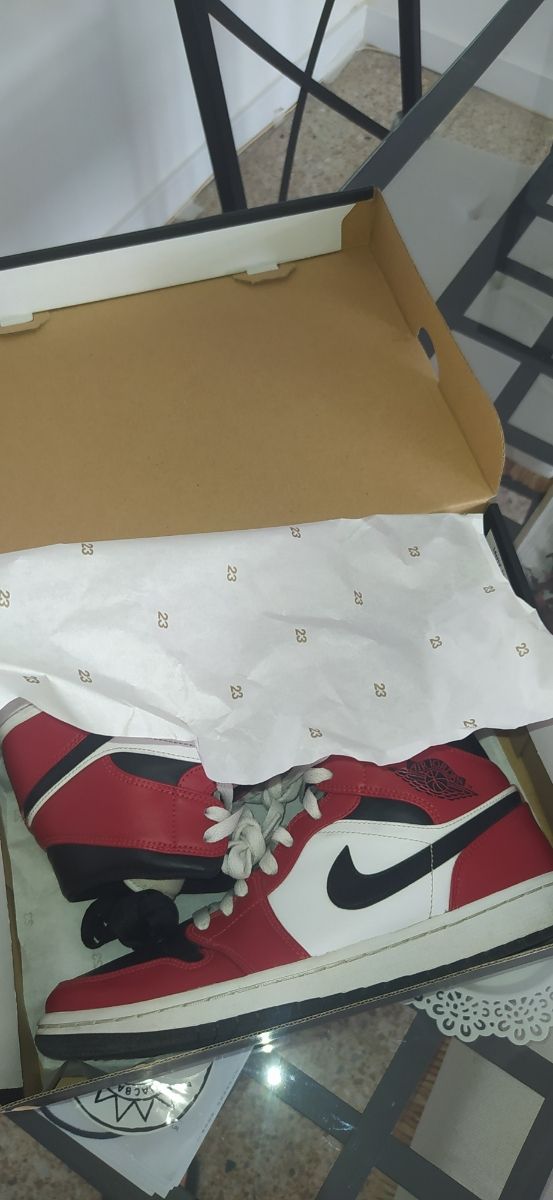 Jordan 1 mid Gym Red