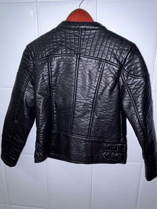 Cazadora negra polipiel Zara