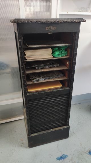 Mueble archivador antiguo