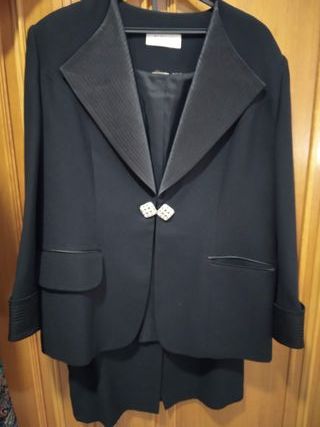 Traje chaqueta y falda