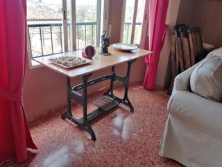 Mesa artesana de maquina de coser