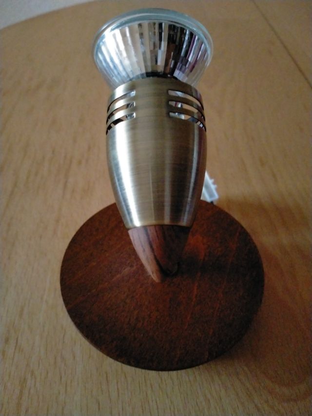 aplique pared EN MADERA (no es plástico) y metal.