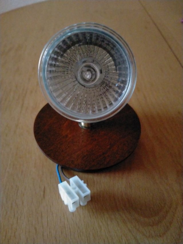 aplique pared EN MADERA (no es plástico) y metal.