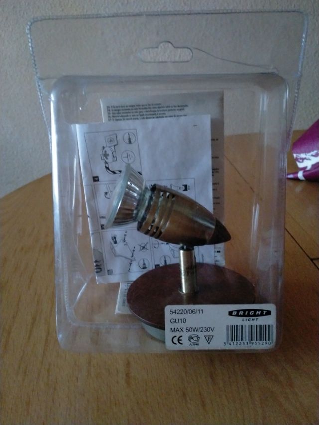 aplique pared EN MADERA (no es plástico) y metal.