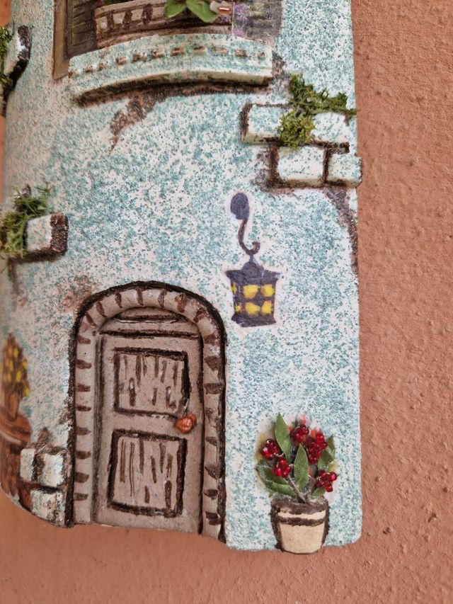 Tegola decorata a mano