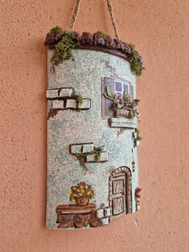Tegola decorata a mano