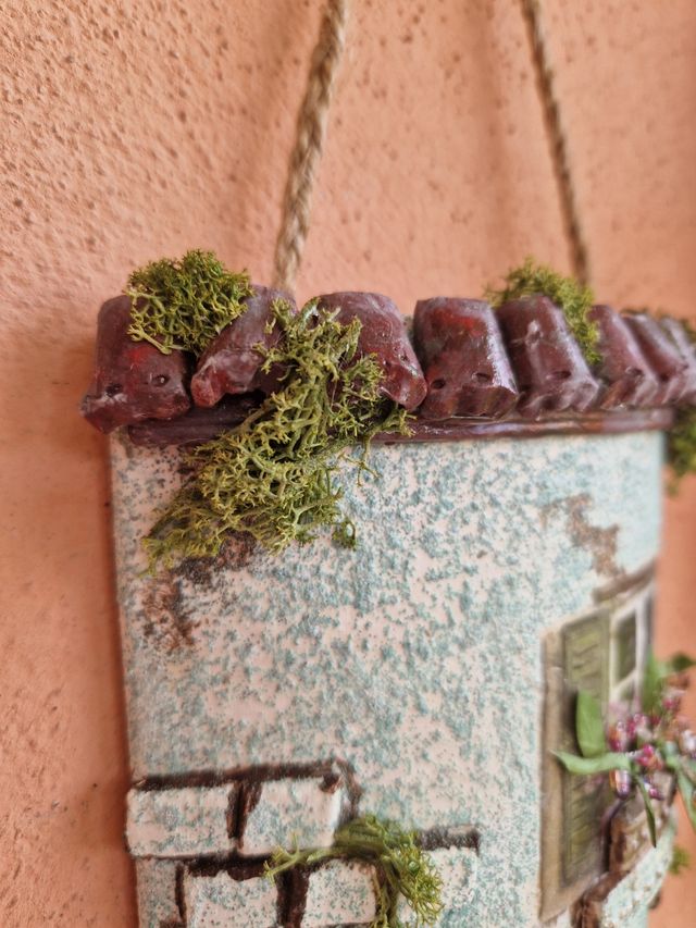 Tegola decorata a mano