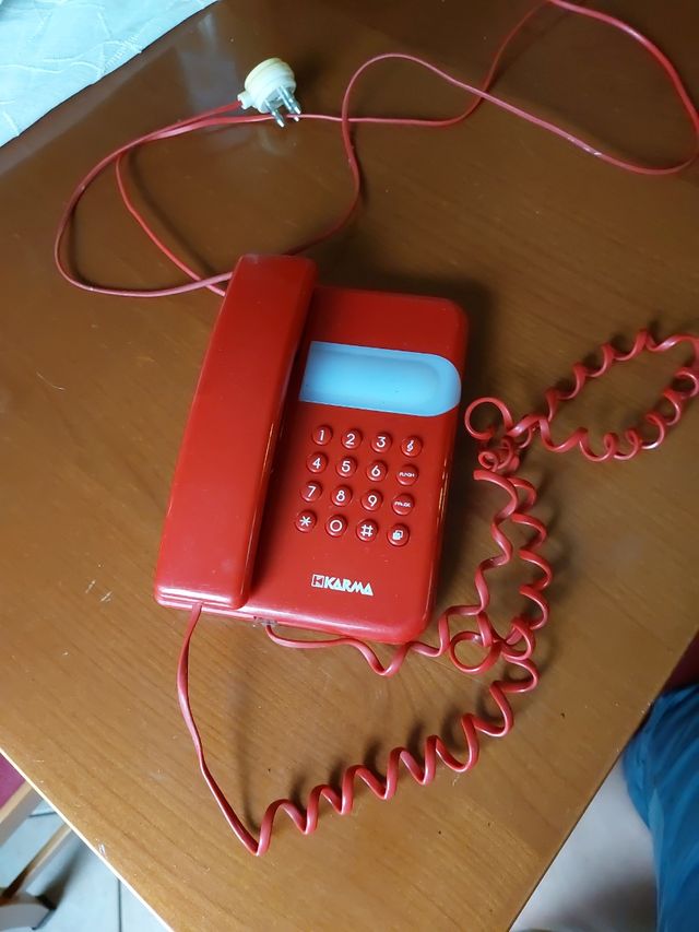 Telefono d'epoca rosso vintage