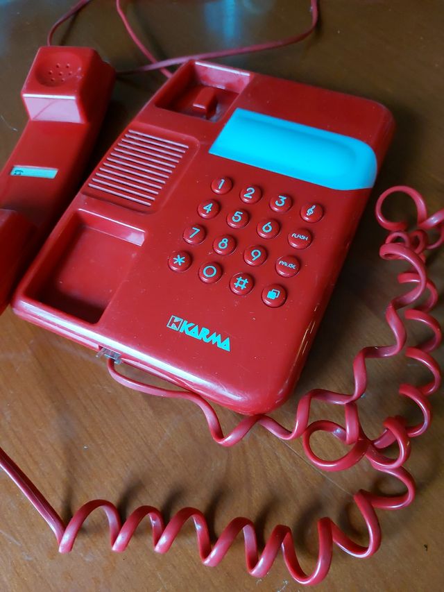 Telefono d'epoca rosso vintage