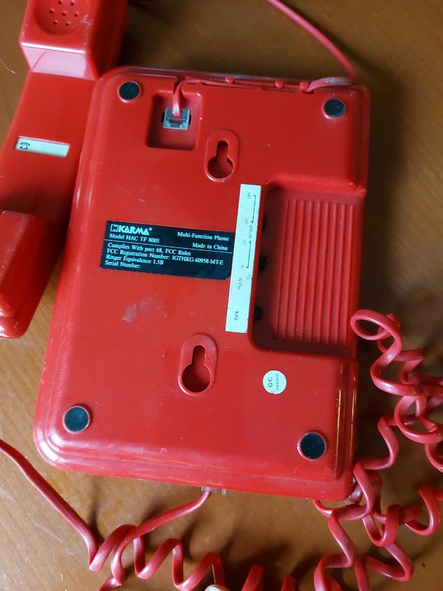 Telefono d'epoca rosso vintage