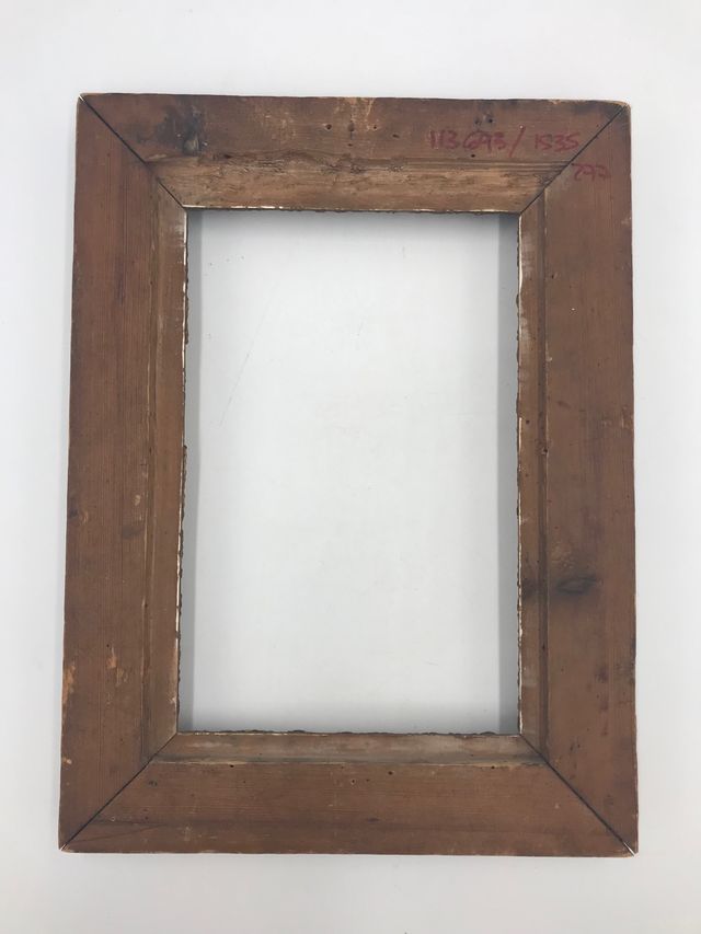 Marco antiguo madera dorada.