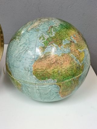 Antiguo Globo Terráqueo Hecho a Mano
