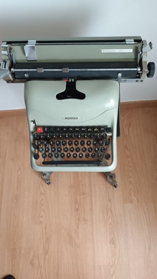 MAQUINA DE ESCRIBIR