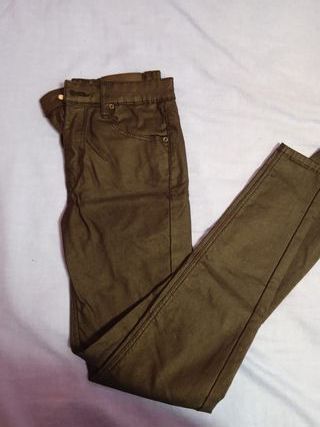 Pantalon tipo cuero Stradivarius