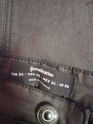 Pantalon tipo cuero Stradivarius