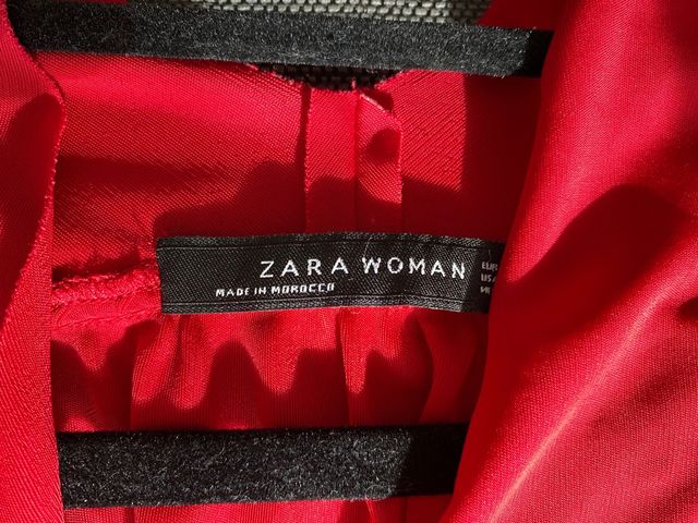 Vestido rojo fluido de Zara
