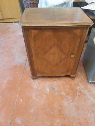 Mueble de máquina de coser.