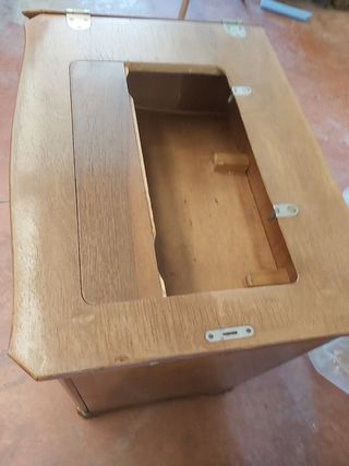 Mueble de máquina de coser.