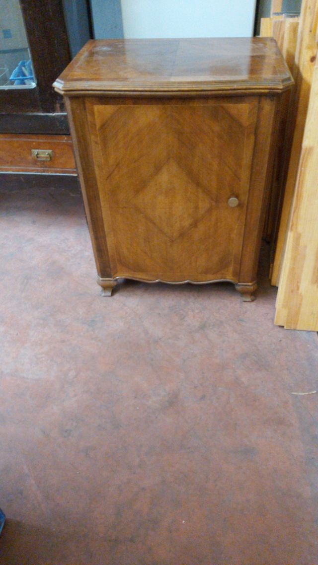 Mueble de máquina de coser.