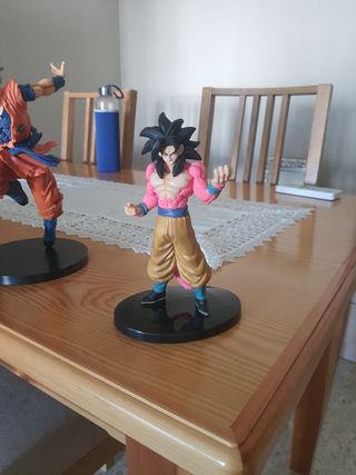 goku ssj4 y goku ultrainstinto 