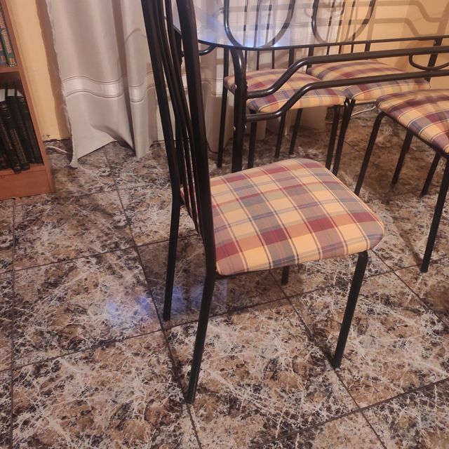 Mesa salon de cristal y 4 sillas