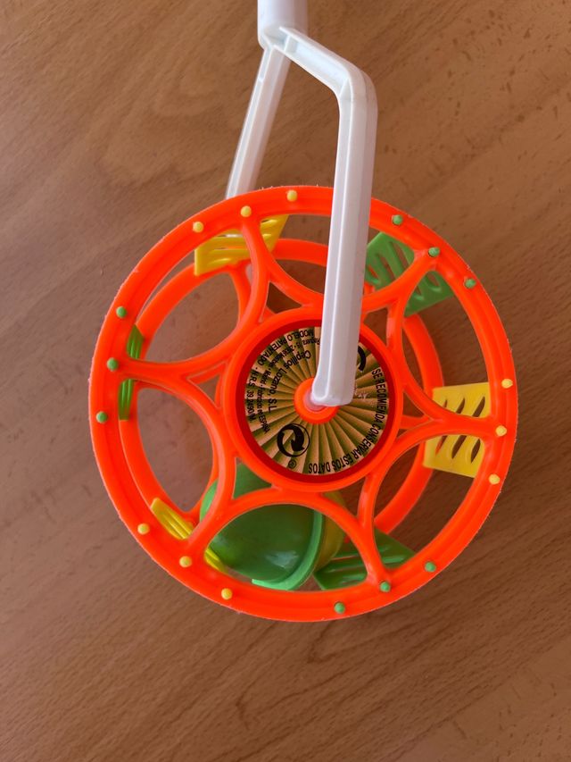 JUGUETE PALO CON RUDAS, JUEGO DE ARRASTRE
