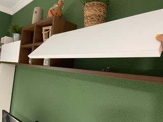 È URGENTE VENDERE. Mobili per sala da pranzo, TV. Due mobili.